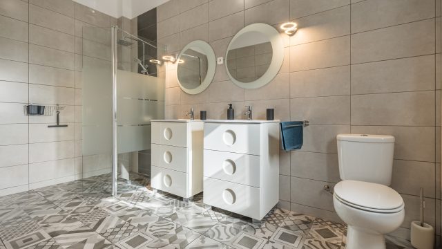 Room 3 bathroom